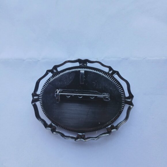 Gothic Bat Brooch Pin Pendant Halloween Vampire Cameo - Picture 2 of 4